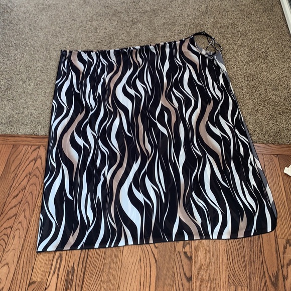 Bathing suit cover up - Picture 5 of 5